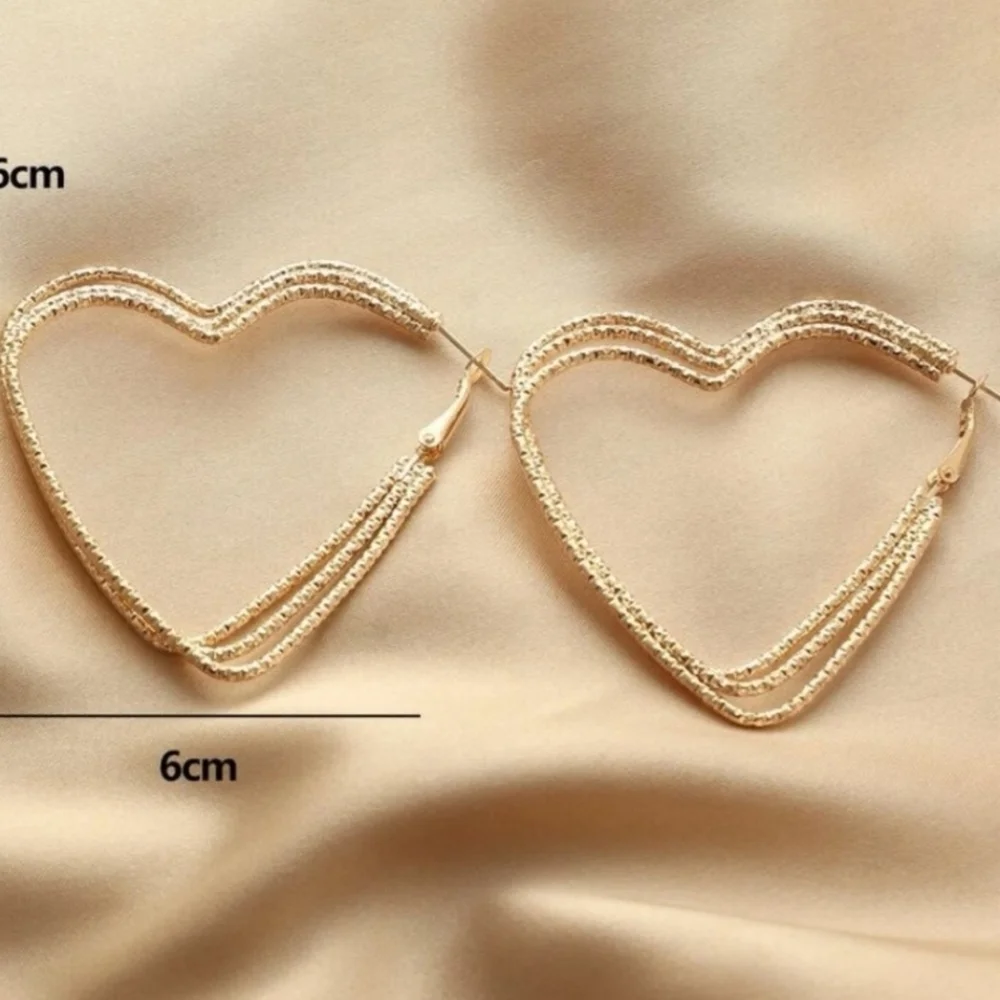 NEW Triple Gold Heart Hoop Earrings - Picture 4 of 4